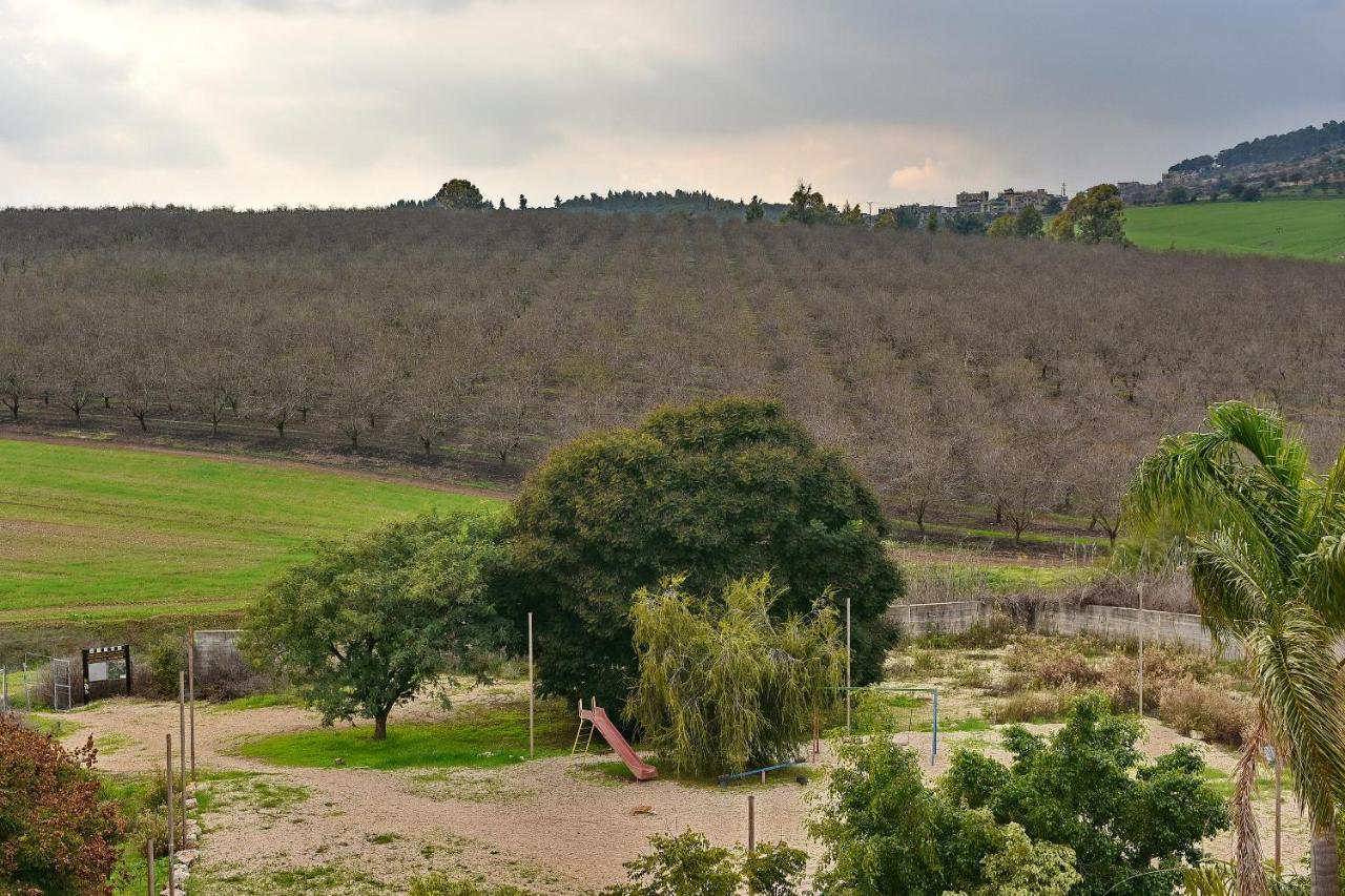 Pearl Of The Valley Hotel Kfar Tavor Екстериор снимка