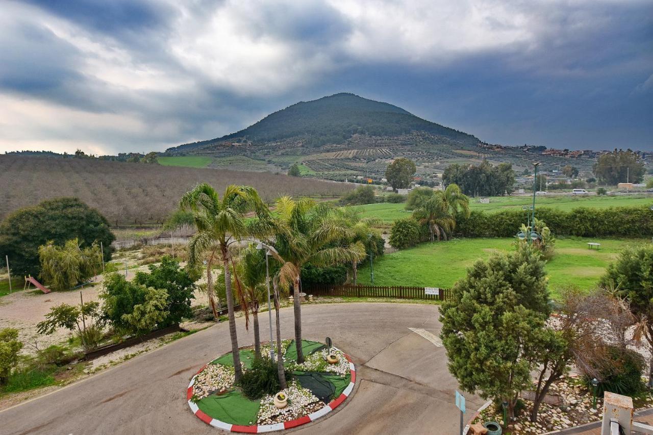 Pearl Of The Valley Hotel Kfar Tavor Екстериор снимка