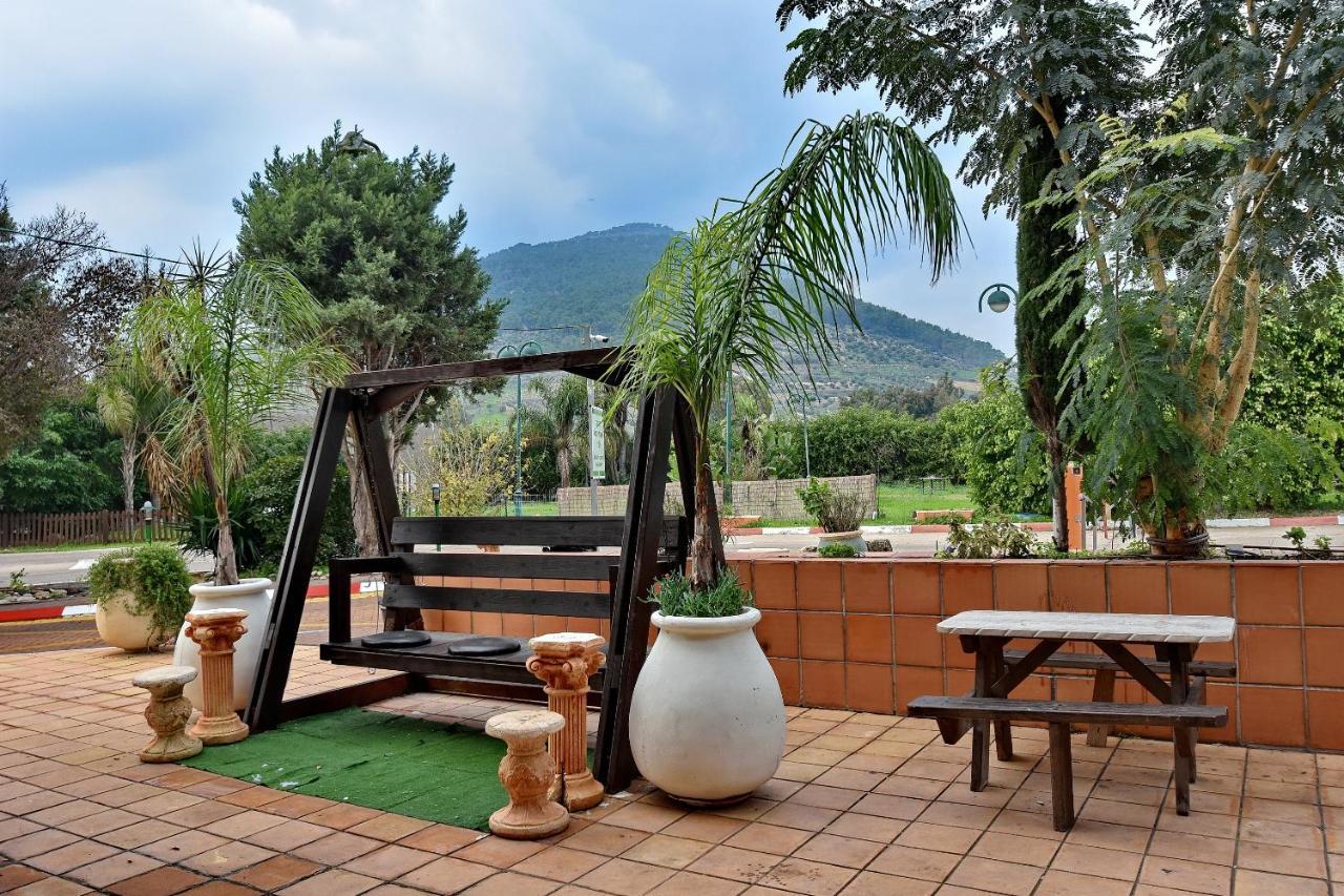 Pearl Of The Valley Hotel Kfar Tavor Екстериор снимка